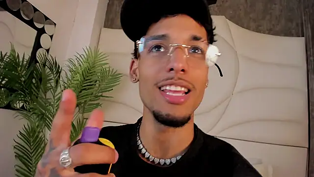 Thiagoferreti online show from October 14, 3:29 am