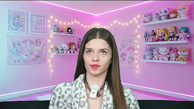 sukie spooky online show from April 3, 3:32 pm