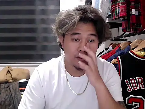 Snapshot of tastylicious_John19 chatting on December 15, 3:27 pm tastylicious John19 online show from December 15, 3:27 pm