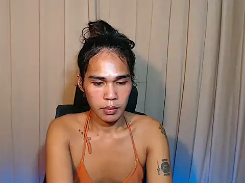 Snapshot of Ebony_laxine chatting on June 26, 10:19 am Ebony laxine online show from June 26, 10:19 am