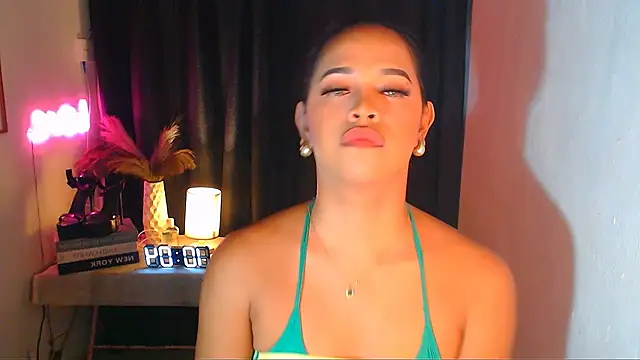 Lorainnelustts online show from December 4, 2:04 pm