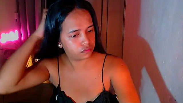 Lorainnelustts online show from December 22, 9:17 am