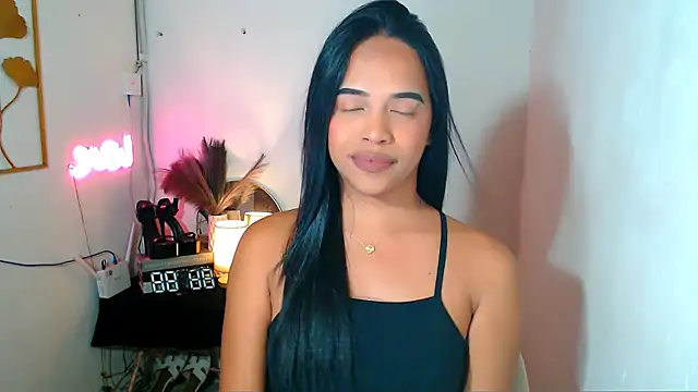 Lorainnelustts online show from March 4, 12:16 am