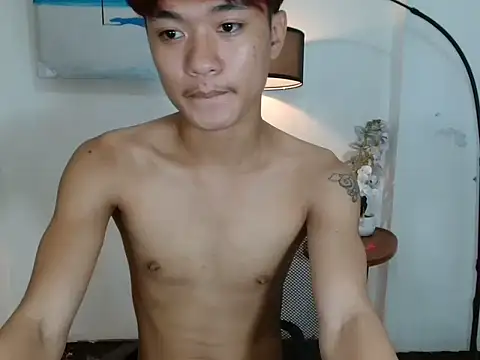 Snapshot of ur_little_secret chatting on October 5, 12:36 pm ur little secret online show from October 5, 12:36 pm