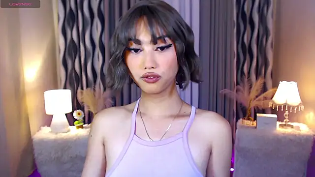 Kiah Wyatt online show from November 7, 5:29 am