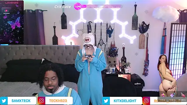 Snapshot of SamXTeck chatting on December 1, 1:54 am SamXTeck online show from December 1, 1:54 am