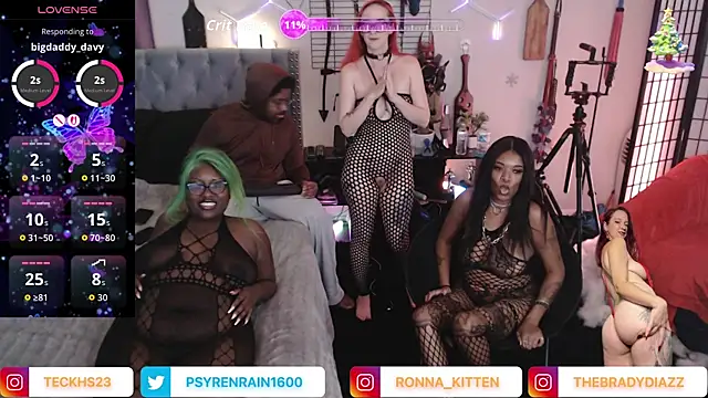 Snapshot of SamXTeck chatting on December 16, 3:33 am SamXTeck online show from December 16, 3:33 am