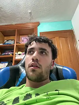 Snapshot of aavrdvh33 chatting on April 11, 10:47 pm aavrdvh33 online show from April 11, 10:47 pm