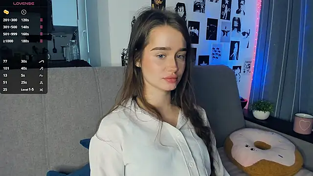 Snapshot of lovelyalivia chatting on November 5, 10:04 am lovelyalivia online show from November 5, 10:04 am