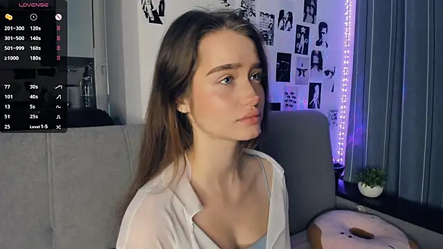 Snapshot of lovelyalivia chatting on November 10, 9:08 am lovelyalivia online show from November 10, 9:08 am