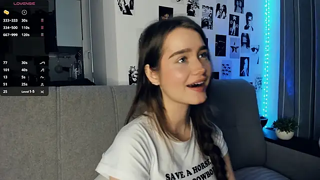 Snapshot of lovelyalivia chatting on November 25, 9:31 am lovelyalivia online show from November 25, 9:31 am