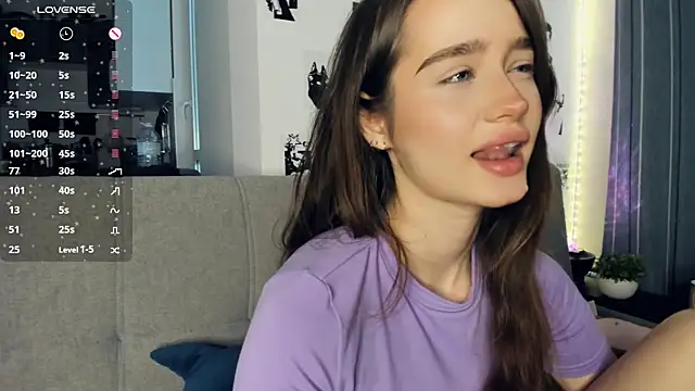 Snapshot of lovelyalivia chatting on December 14, 9:47 am lovelyalivia online show from December 14, 9:47 am