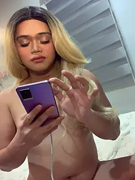 Snapshot of VictoriaL0ve chatting on December 4, 1:53 pm VictoriaL0ve online show from December 4, 1:53 pm