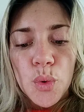 Snapshot of cameron_06 chatting on November 24, 6:29 pm cameron 06 online show from November 24, 6:29 pm