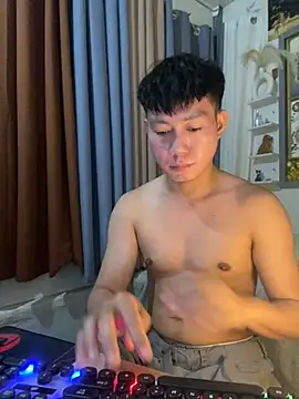 xshyboyx online show from January 13, 2:22 pm