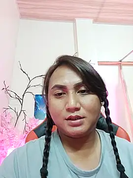 hella queen online show from January 14, 8:20 am