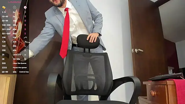 Snapshot of KarlBoss1 chatting on September 27, 10:42 am KarlBoss1 online show from September 27, 10:42 am