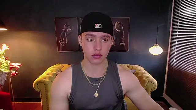 Snapshot of deivid_parker chatting on June 2, 1:57 pm deivid parker online show from June 2, 1:57 pm
