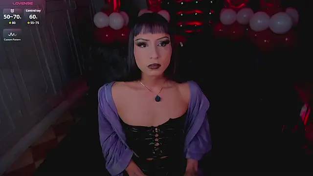 Snapshot of Draculairis chatting on February 12, 12:44 pm Draculairis online show from February 12, 12:44 pm