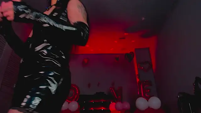 Snapshot of Draculairis chatting on February 13, 2:24 pm Draculairis online show from February 13, 2:24 pm