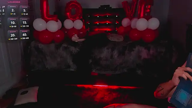 Snapshot of Draculairis chatting on February 14, 1:19 pm Draculairis online show from February 14, 1:19 pm