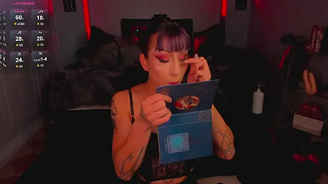 Snapshot of Draculairis chatting on February 19, 12:56 pm Draculairis online show from February 19, 12:56 pm