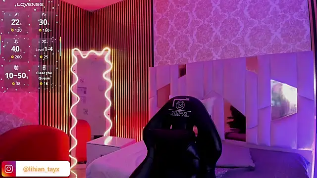 LIHIAN TAY online show from November 5, 3:28 am