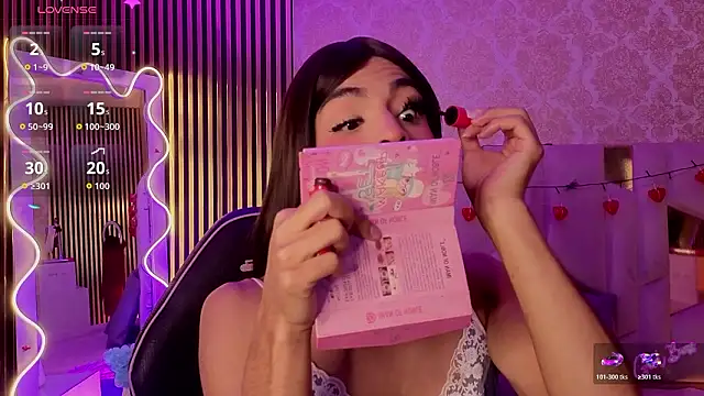 LIHIAN TAY online show from February 9, 3:54 am