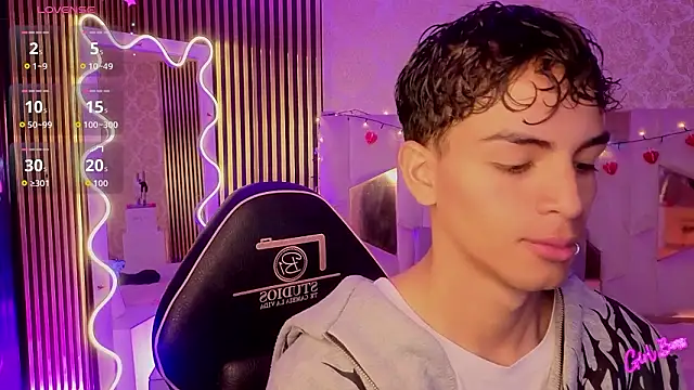 LIHIAN TAY online show from February 10, 4:05 am