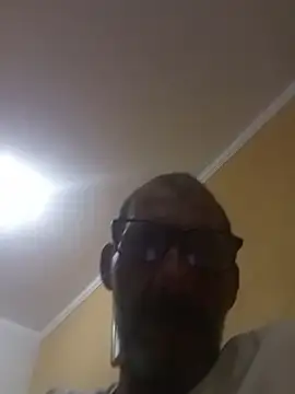 Snapshot of campari800 chatting on May 2, 10:59 pm campari800 online show from May 2, 10:59 pm