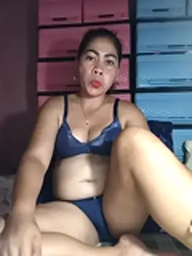 Snapshot of sexybitch_02 chatting on April 29, 12:42 pm sexybitch 02 online show from April 29, 12:42 pm