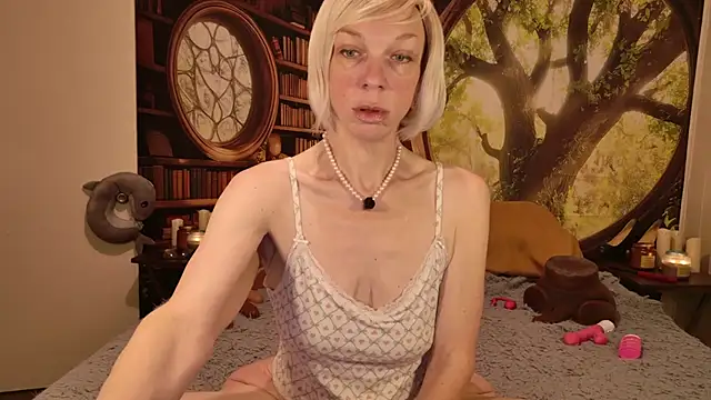 Snapshot of HaileeAtHome chatting on July 23, 11:30 am HaileeAtHome online show from July 23, 11:30 am