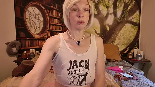 Snapshot of HaileeAtHome chatting on August 9, 2:55 pm HaileeAtHome online show from August 9, 2:55 pm