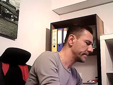 Snapshot of mastercharisma35 chatting on April 8, 1:22 pm mastercharisma35 online show from April 8, 1:22 pm