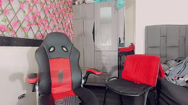 Snapshot of thiara_veky chatting on December 14, 3:17 pm thiara veky online show from December 14, 3:17 pm