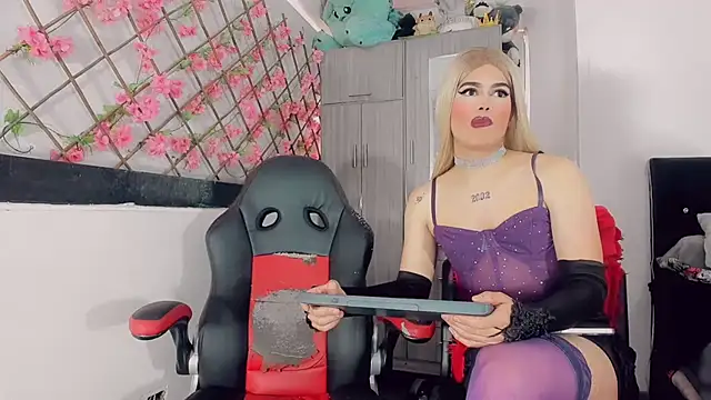 Snapshot of thiara_veky chatting on July 3, 7:20 pm thiara veky online show from July 3, 7:20 pm