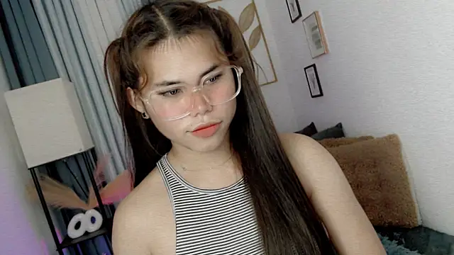 Snapshot of PrettyBlythes_TS chatting on April 7, 12:55 am PrettyBlythes TS online show from April 7, 12:55 am