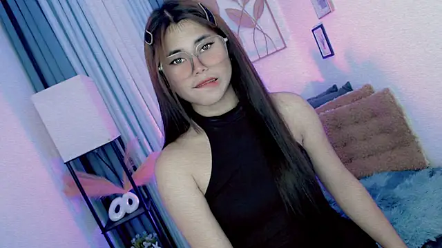 Snapshot of PrettyBlythes_TS chatting on April 23, 8:35 am PrettyBlythes TS online show from April 23, 8:35 am