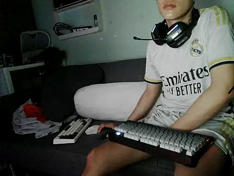 boyhigh1997 online show from April 5, 5:43 pm