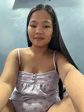 Snapshot of princess_janine chatting on June 27, 5:23 am princess janine online show from June 27, 5:23 am