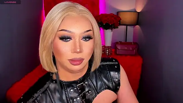 Snapshot of Madisonwill chatting on October 24, 8:11 am Madisonwill online show from October 24, 8:11 am