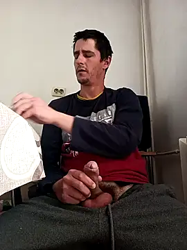 hugecock4u1990 online show from May 2, 6:51 am