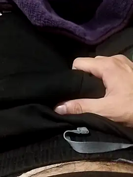 Snapshot of idhem___31 chatting on February 8, 12:36 am idhem 31 online show from February 8, 12:36 am