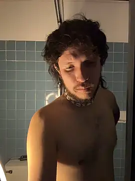 Snapshot of Luxx_14 chatting on December 22, 11:46 pm Luxx 14 online show from December 22, 11:46 pm