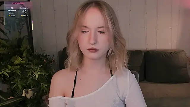 kikishyness online show from September 21, 10:33 pm