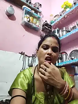 Snapshot of Cut_ragni chatting on August 1, 6:18 pm Cut ragni online show from August 1, 6:18 pm