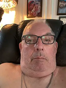 Snapshot of CharlieWeaver22 chatting on June 27, 12:22 pm CharlieWeaver22 online show from June 27, 12:22 pm