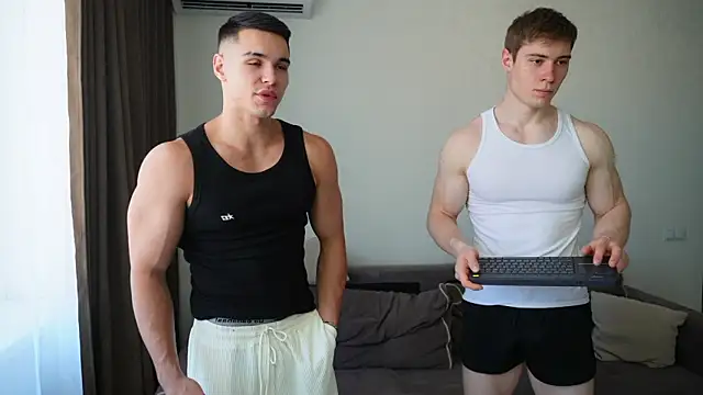 Snapshot of Horny_boyzz chatting on May 21, 4:52 am Horny boyzz online show from May 21, 4:52 am