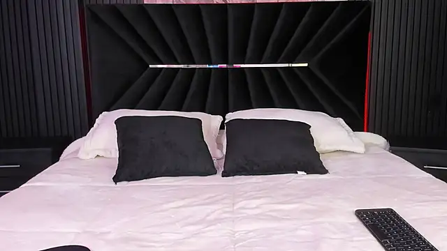 Snapshot of Bigsexxyass chatting on October 21, 7:20 am Bigsexxyass online show from October 21, 7:20 am