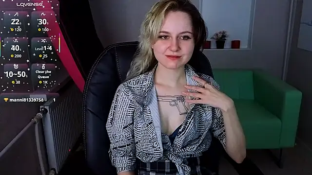 Snapshot of girl_next_doorr chatting on October 25, 1:07 pm girl next doorr online show from October 25, 1:07 pm